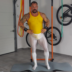 YOUR PERSONAL TRAINER