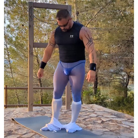 MUSCLE YOGA IN PANTYHOSE